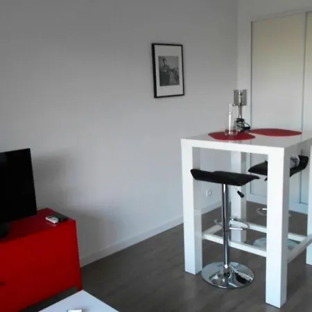A A 500 M De La Avec Vue Sur La Terrasse Et Wifi