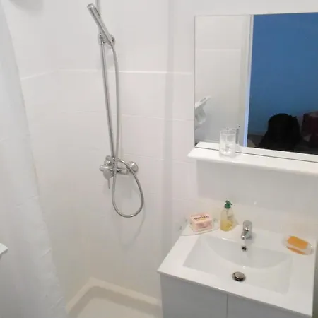 A A 500 M De La Avec Vue Sur La Terrasse Et Wifi Apartment