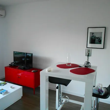 A A 500 M De La Avec Vue Sur La Terrasse Et Wifi Apartment *